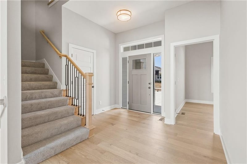18501 Pawnee Ln, Overland Park, KS 66085