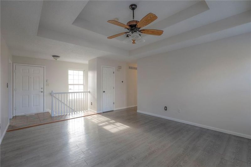 18404 E Blackhawk Trl, Independence, MO 64056
