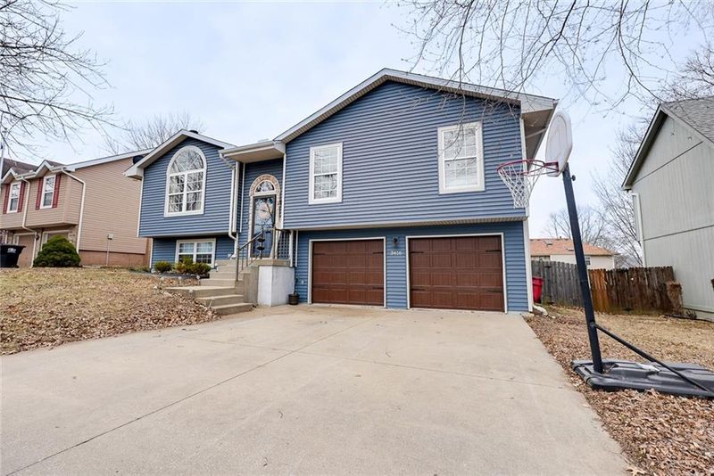 3416 Marshall Ct, Independence, MO 64055