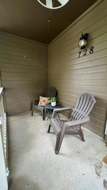 728 S Kisner Dr, Independence, MO 64056