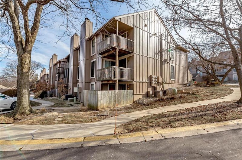 12722 W 110th Ter, Overland Park, KS 66210