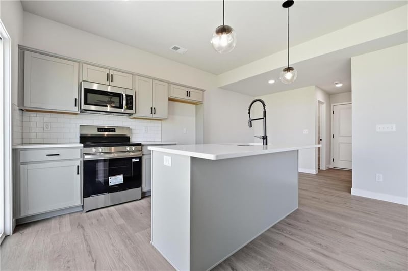27118 E Oak View Dr, Lee's Summit, MO 64086