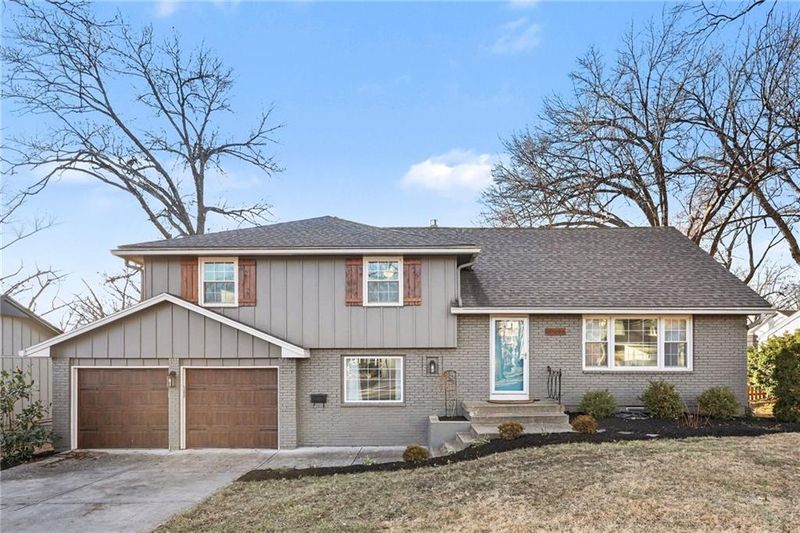 10006 Cedar St, Overland Park, KS 66207