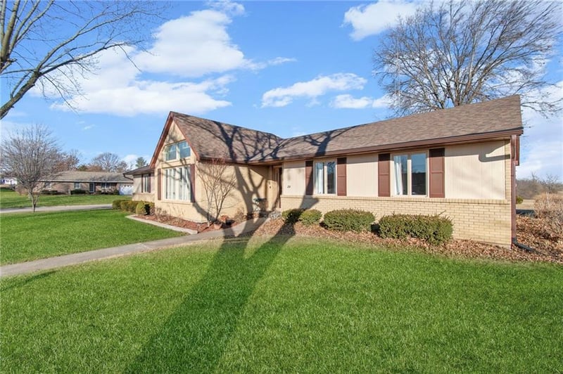 201 Johnson Cir, Carrollton, MO 64633