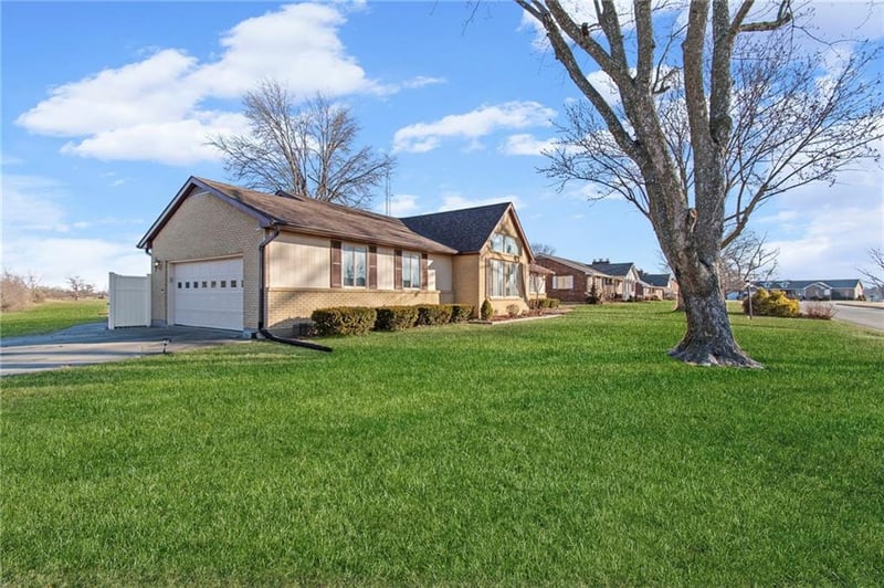 201 Johnson Cir, Carrollton, MO 64633