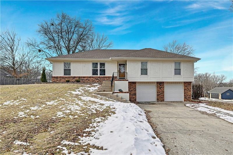 7330 Long Ave, Shawnee, KS 66216