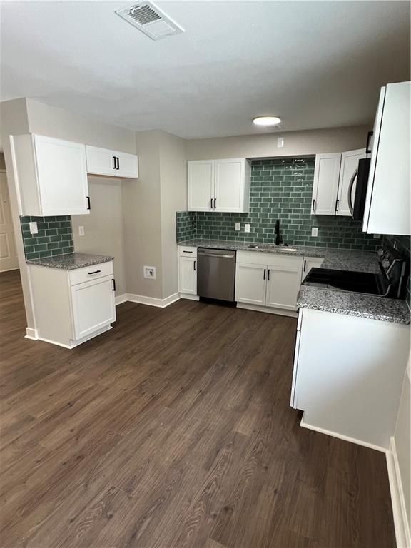 7002 E 112 St, Kansas City, MO 64134