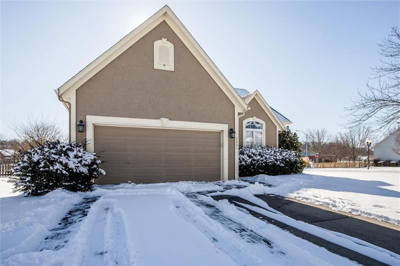 5801 NE Hidden Meadows Dr, Lee's Summit, MO 64064