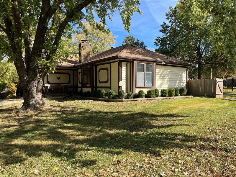 11907 W 49 Pl, Shawnee, KS 66216