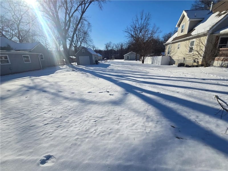 1017 Osage St, Leavenworth, KS 66048