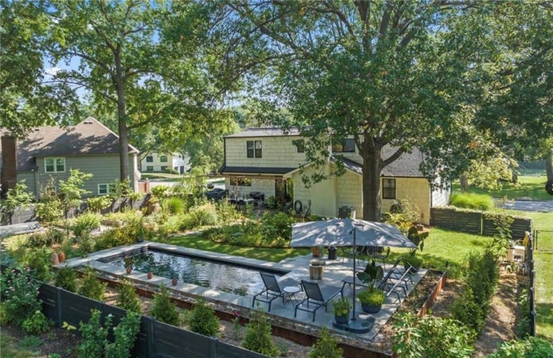 9516 Linden St, Overland Park, KS 66207
