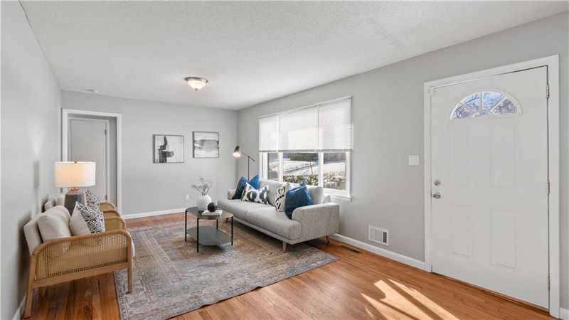 8131 Mcgee St, Kansas City, MO 64114