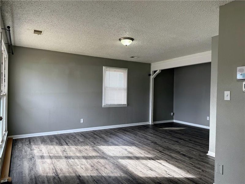 6004 E 152nd St, Grandview, MO 64030