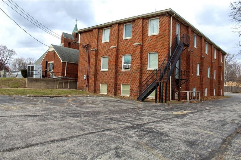 12613 Grandview Rd, Grandview, MO 64030