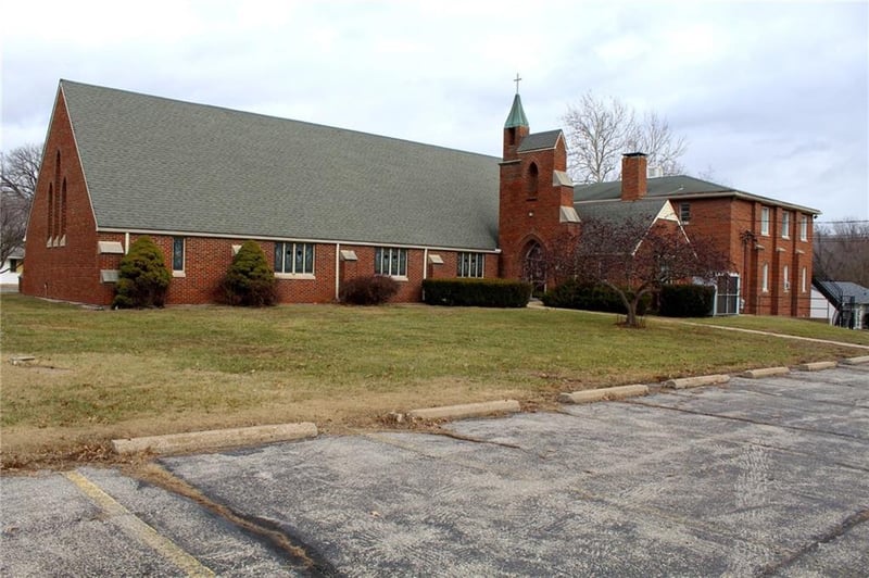 12613 Grandview Rd, Grandview, MO 64030