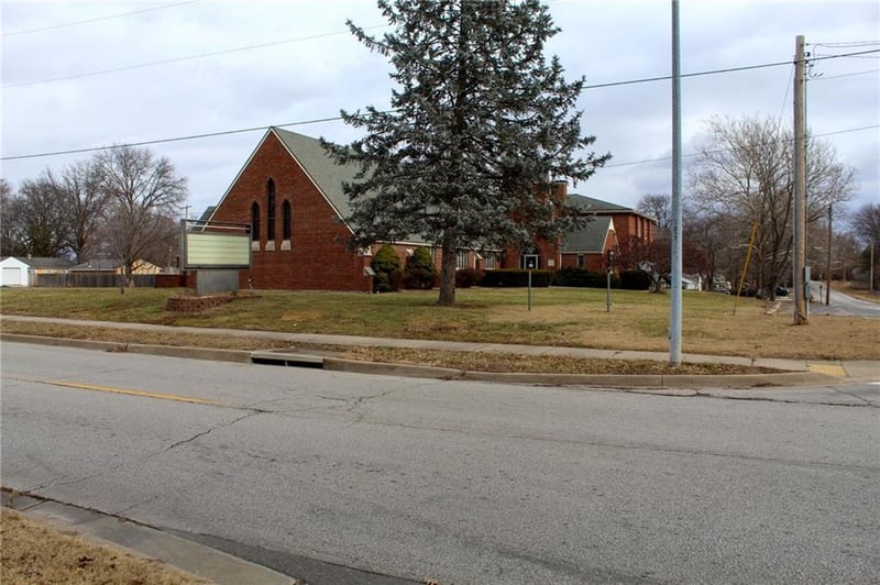 12613 Grandview Rd, Grandview, MO 64030