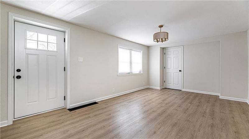 808 NE Russell Rd, Kansas City, MO 64116