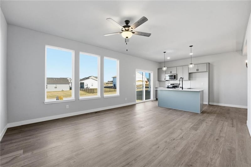 20529 Newcastle St, Spring Hill, KS 66083