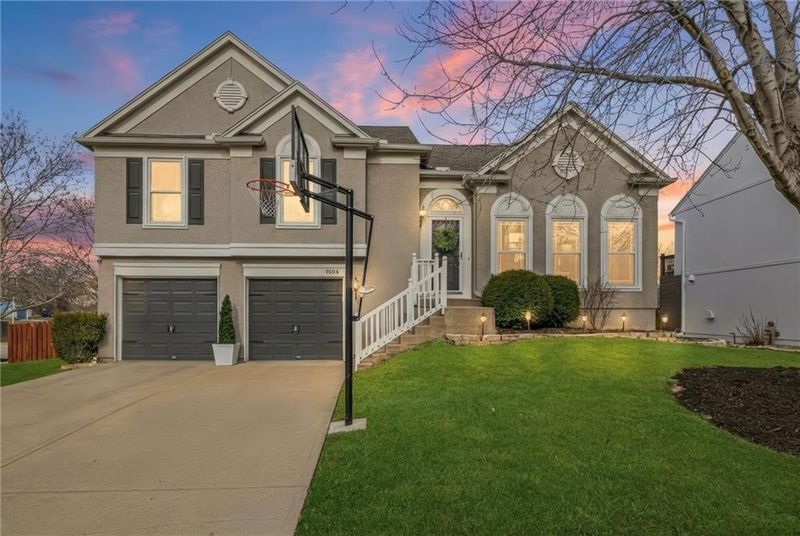 1864 W Cedar St, Olathe, KS 66061