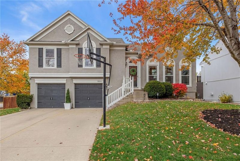 1864 W Cedar St, Olathe, KS 66061