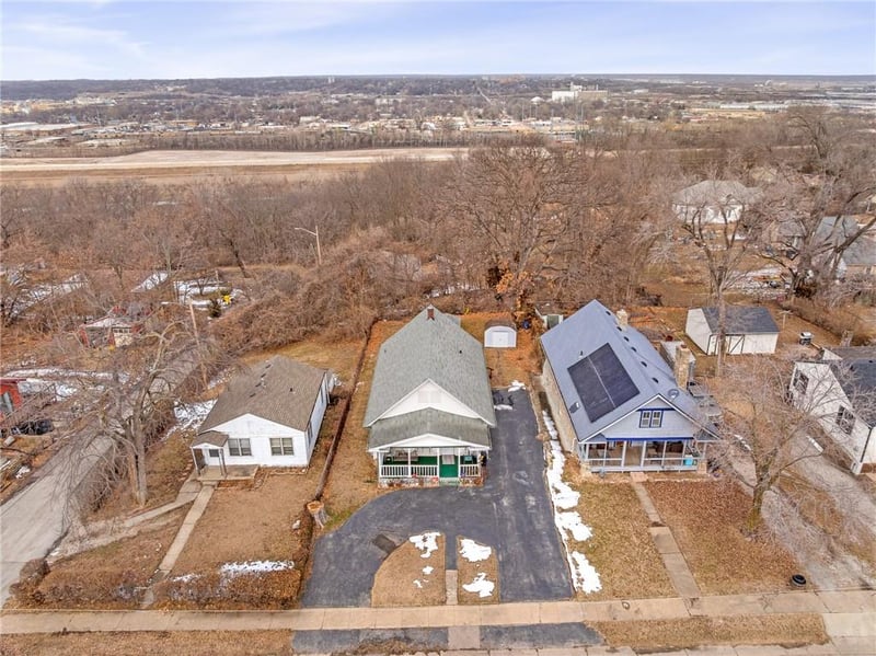 882 Shawnee Rd, Kansas City, KS 66103