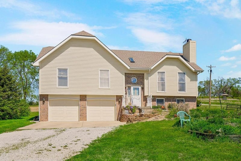 15412 NE 181st St, Holt, MO 64048