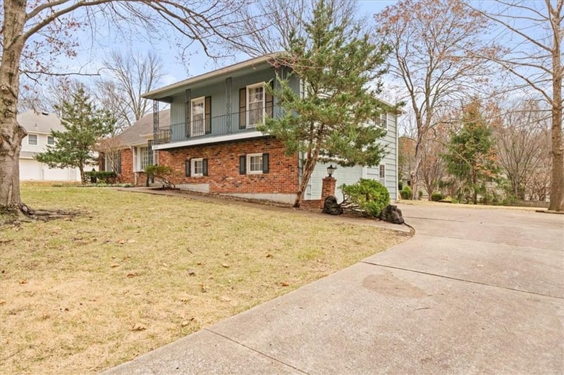 4505 W 93rd St, Prairie Village, KS 66207