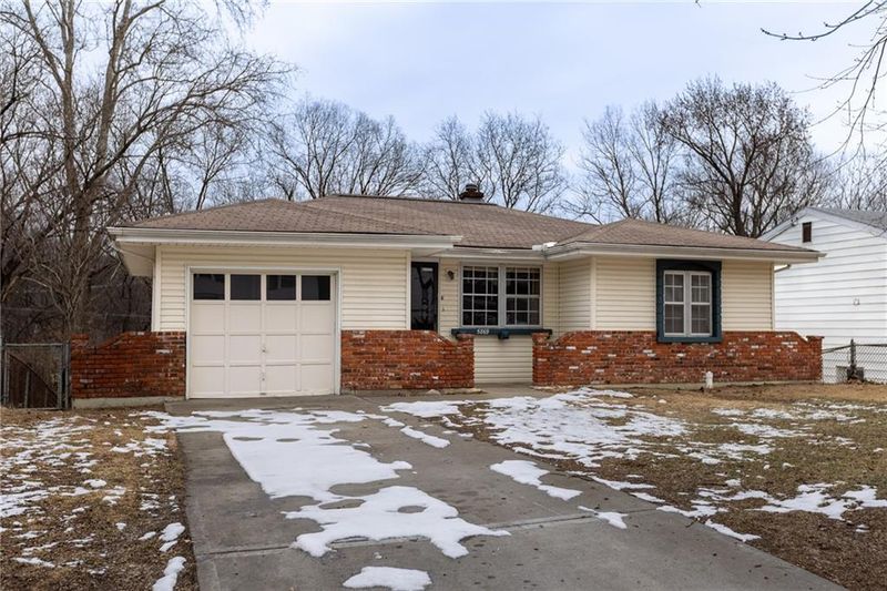 5869 N Oakley Ave, Kansas City, MO 64119