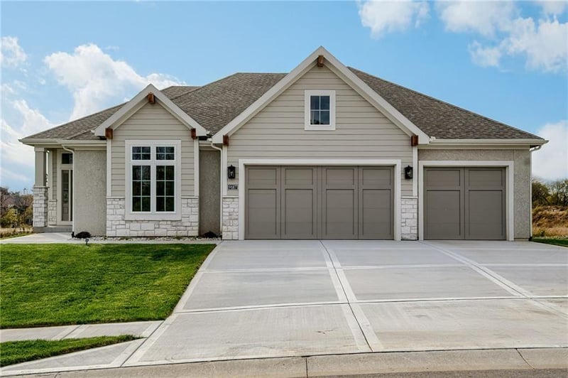9188 N Chestnut Ave, Kansas City, MO 64156