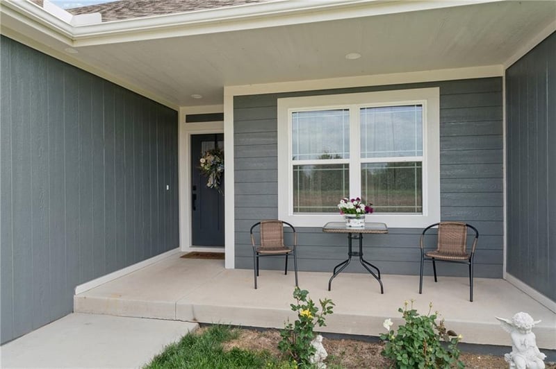 909 Captain Merriman Dr, Freeman, MO 64746