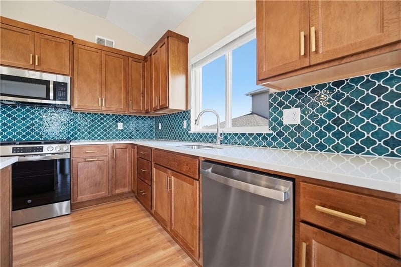 1921 SW Hightown Dr, Lee's Summit, MO 64082