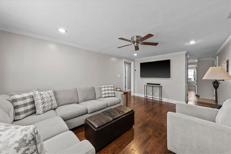7846 Summit St, Kansas City, MO 64114