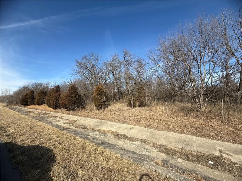 Outer Road West & N Amity Ave, Kansas City, MO 64153