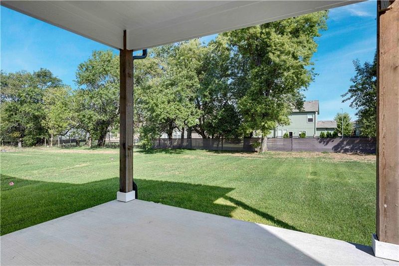 18550 W 195 St W, Spring Hill, KS 66083
