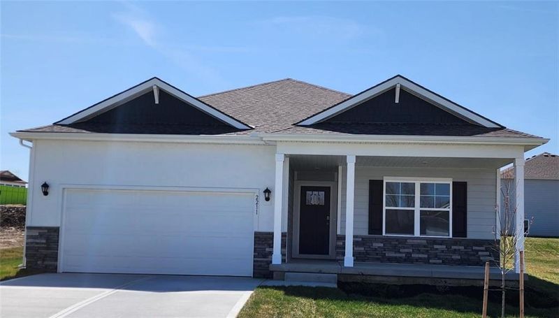 2211 Creek View Ln, Raymore, MO 64083