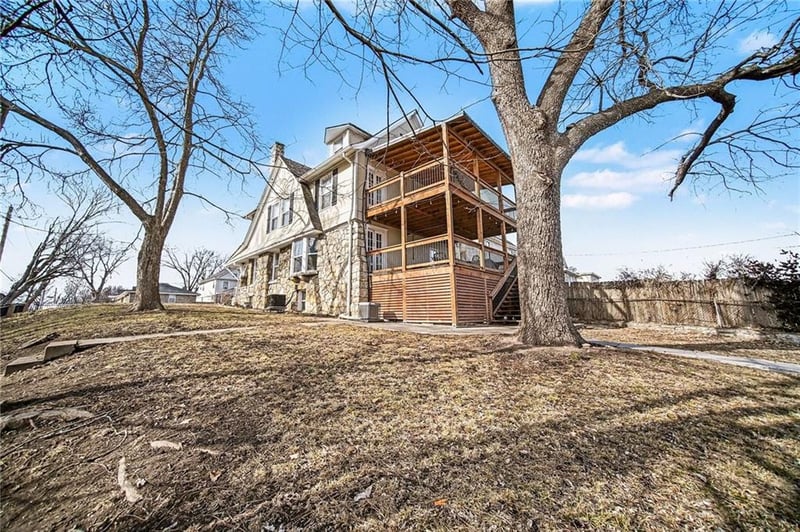 203 N Clinton Pl, Kansas City, MO 64123