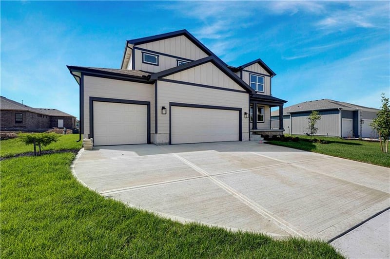 18555 W 195 St W, Spring Hill, KS 66083