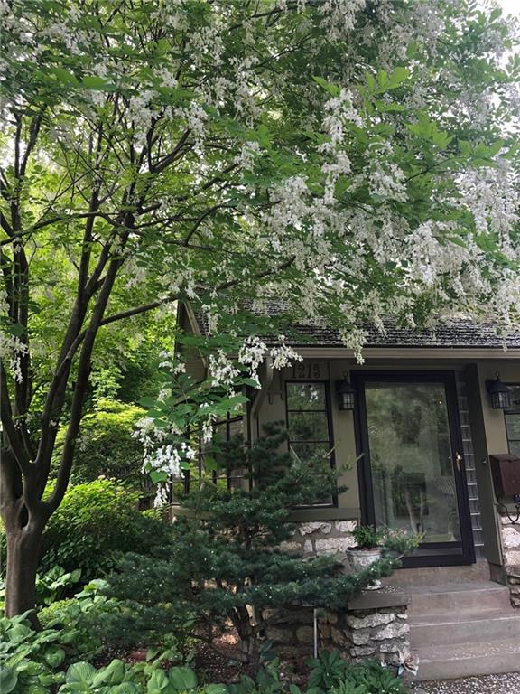 1215 W 37 St, Kansas City, MO 64111