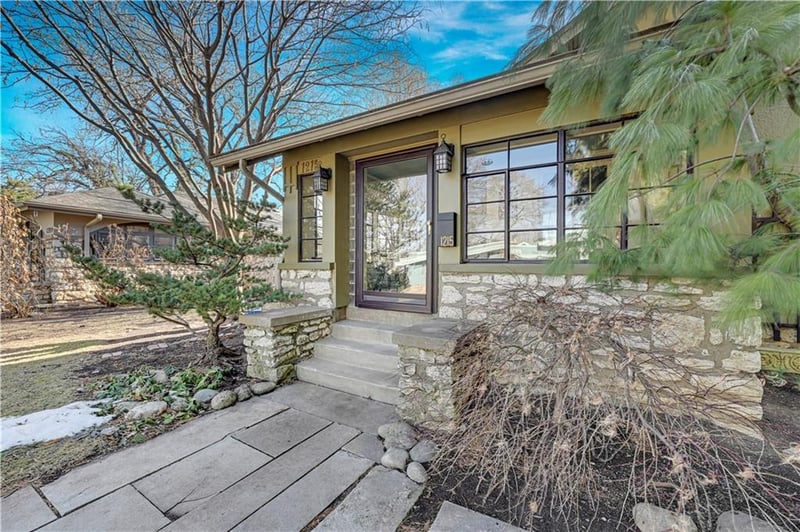 1215 W 37 St, Kansas City, MO 64111
