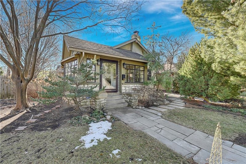 1215 W 37 St, Kansas City, MO 64111