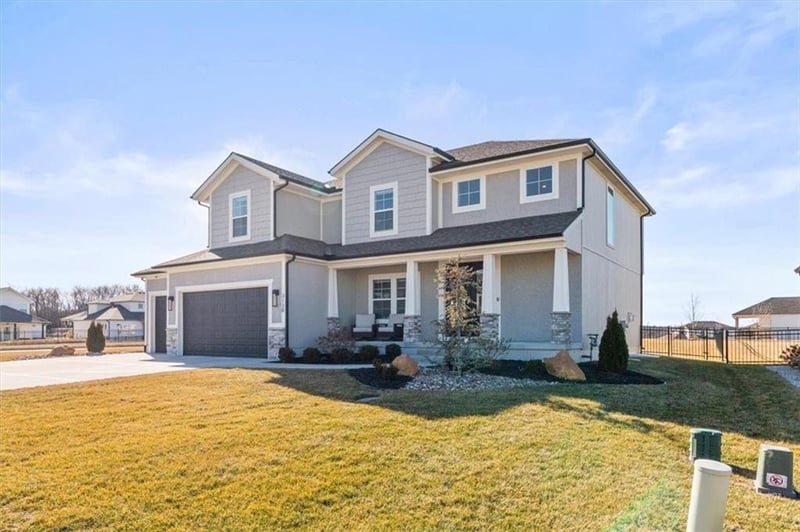 3130 SW Blue Ribbon St, Lee's Summit, MO 64082