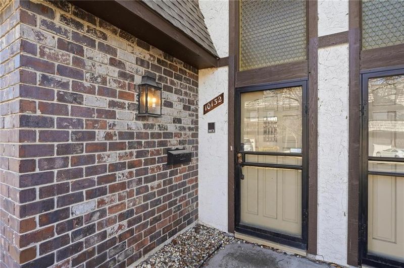 10132 Locust St, Kansas City, MO 64131