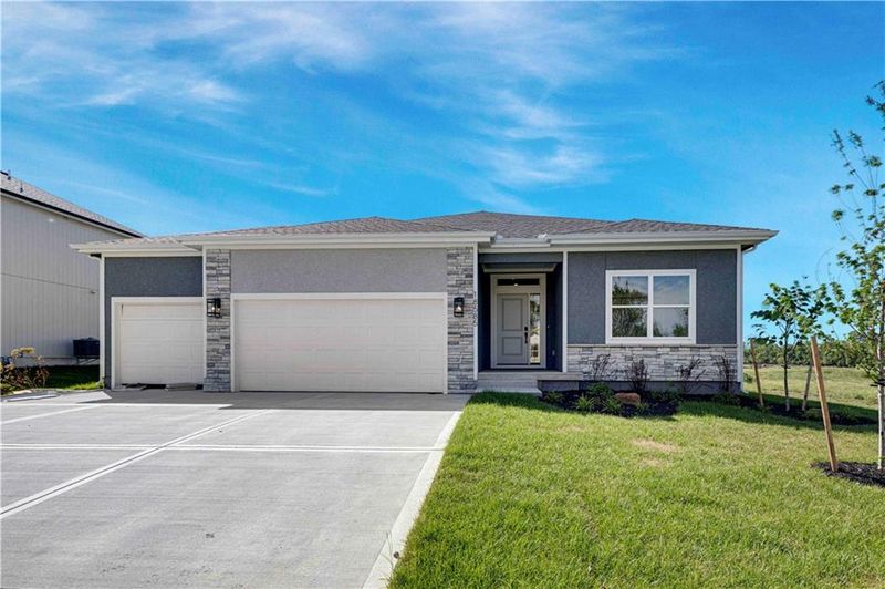 18585 W 195 St W, Spring Hill, KS 66083