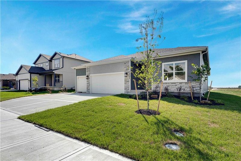18585 W 195 St W, Spring Hill, KS 66083