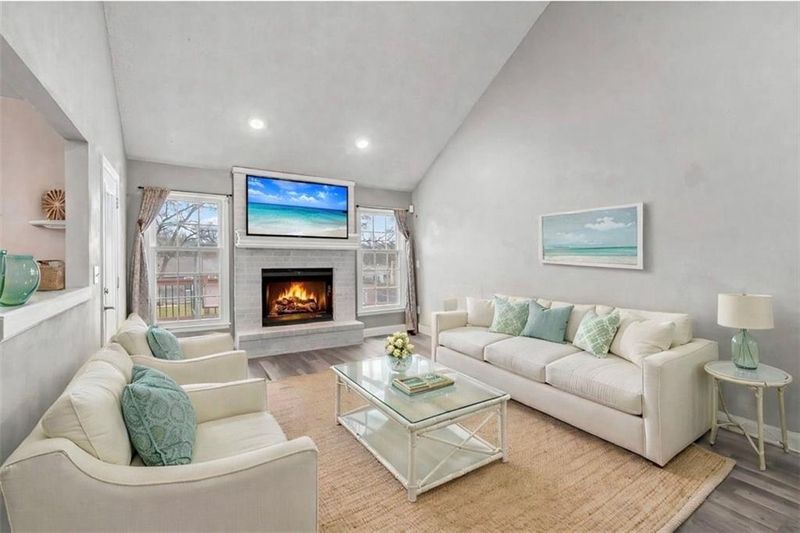 1618 SE Boone Trl, Lee's Summit, MO 64063
