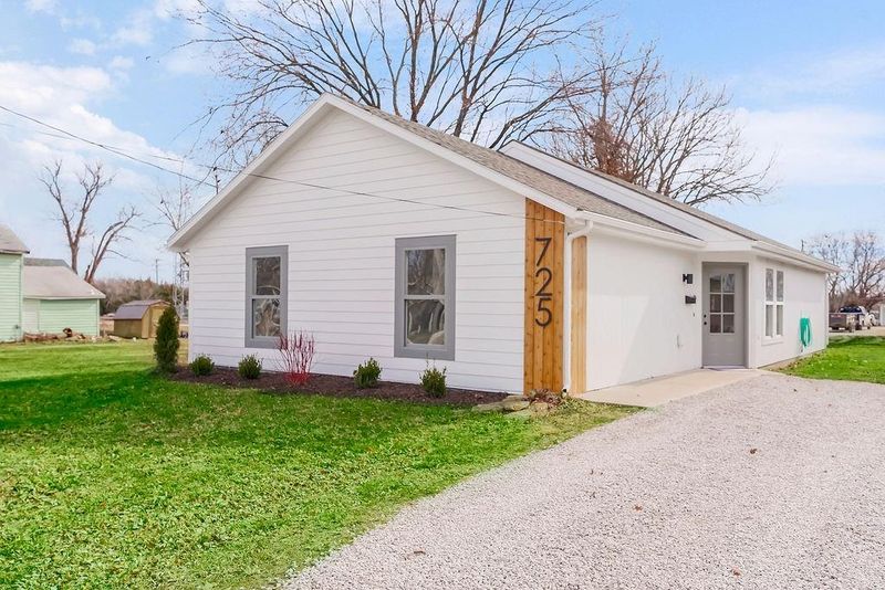 725 Pacific Ave, Osawatomie, KS 66064