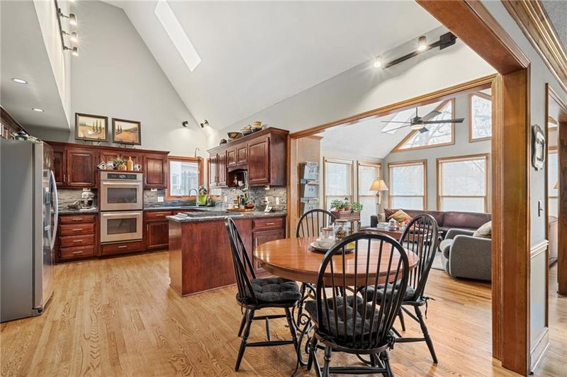 15721 W 145th St, Olathe, KS 66062