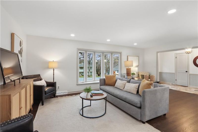 10332 Cherokee Ln, Leawood, KS 66206