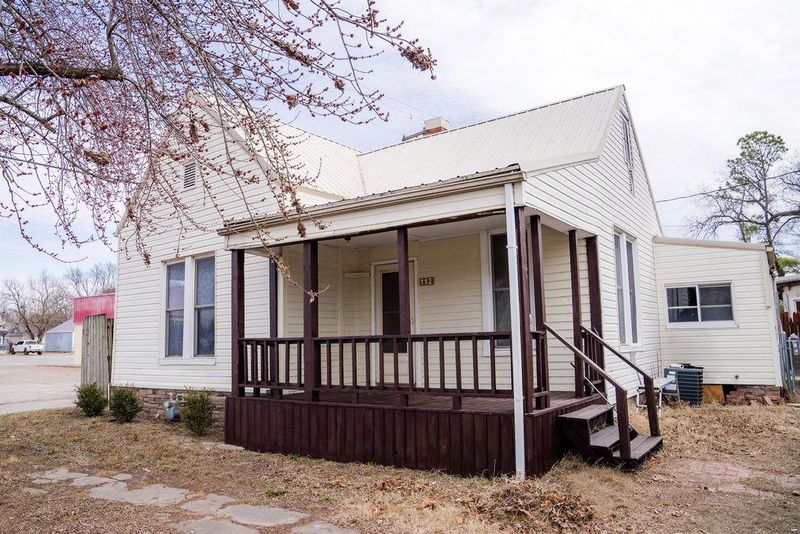 112 S 25th St, Parsons, KS 67357