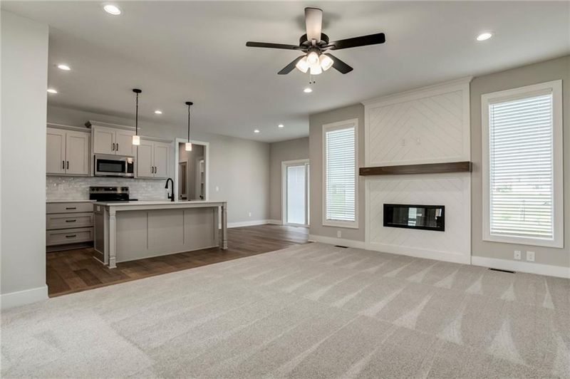 28317 W 160th Ct, Gardner, KS 66030